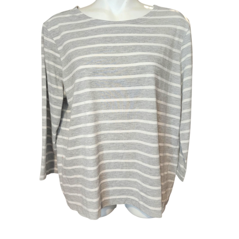 CAPACITY Gray Striped Women's Top God Conditiones